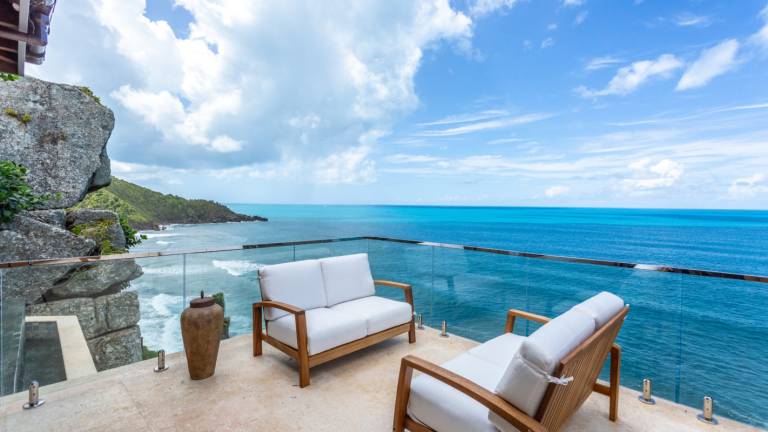 Maxi Cooper Bay Villa