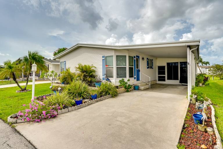 Naples Vacation Rental w Community Amenities