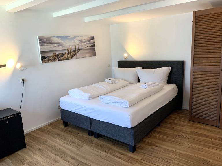 Doppelzimmer Dusche und WC