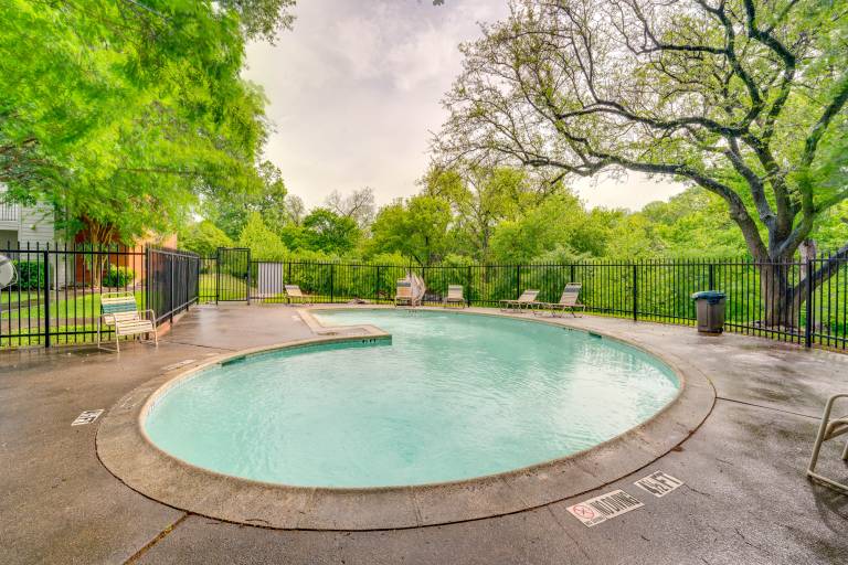 9 Mi to Dtwn Dallas Condo w Pool Access