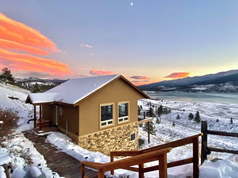 House  Twin Lakes