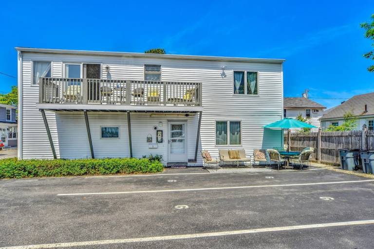 House  Pine Point