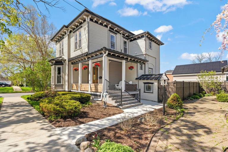 House  Saratoga Springs