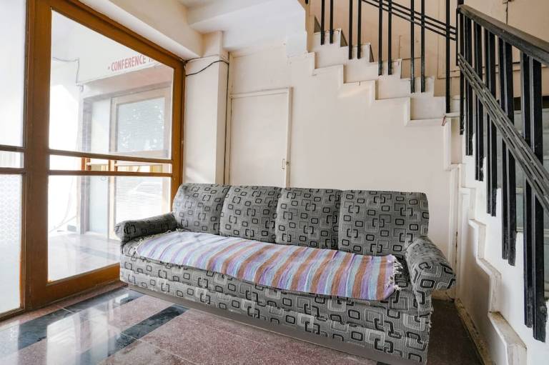 Fabhotel Girija