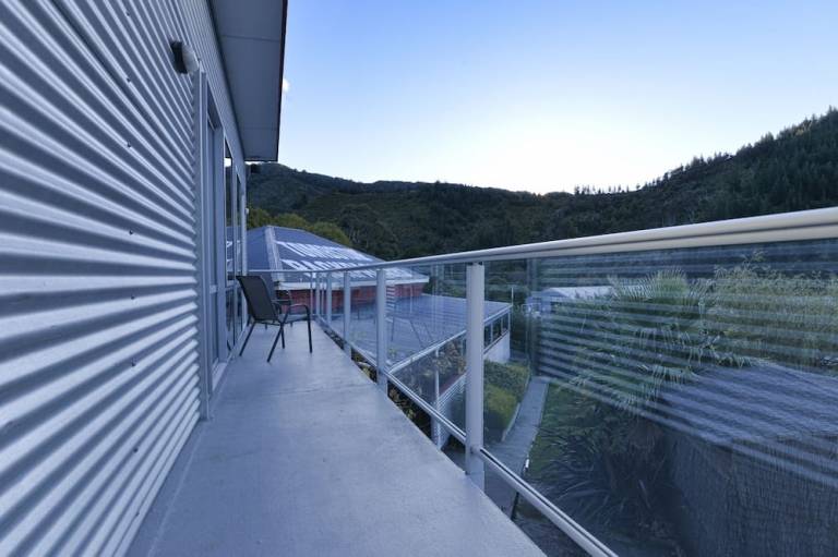 Tombstone Motel Lodge & Backpackers