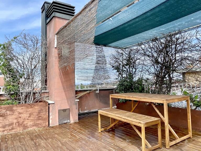Attico con Garage e Ampia Terrazza Privata