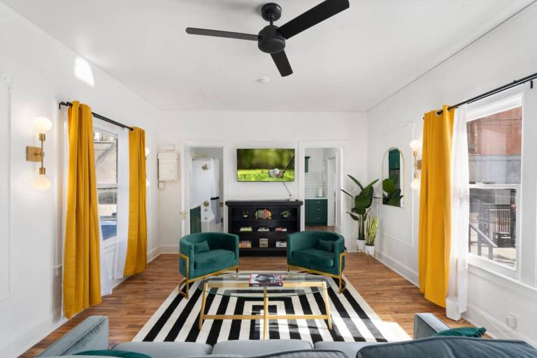 Modern Apartment in the Heart of Phoenix 9