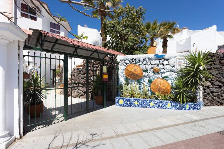 Home2Book Triplex Disco Beach Las Américas