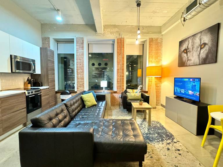 2 BR 2 Bath Downtown Free Valet Parking 5