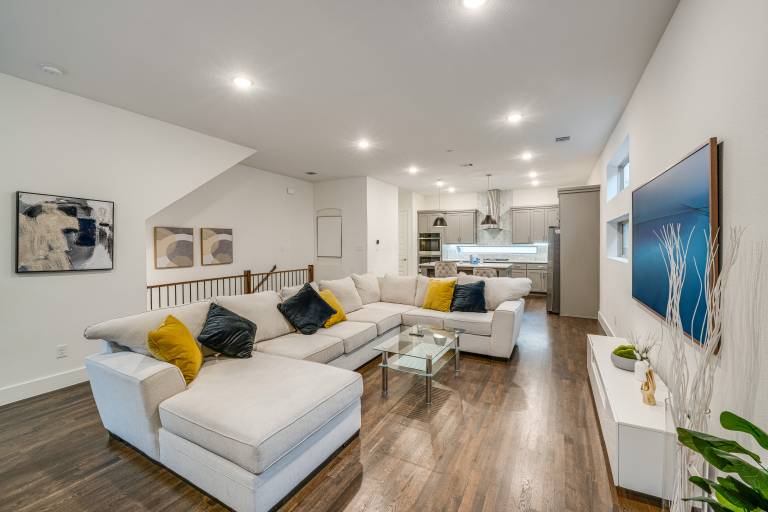 10 Mi to Dtwn Dallas Sleek Retreat w Balcony