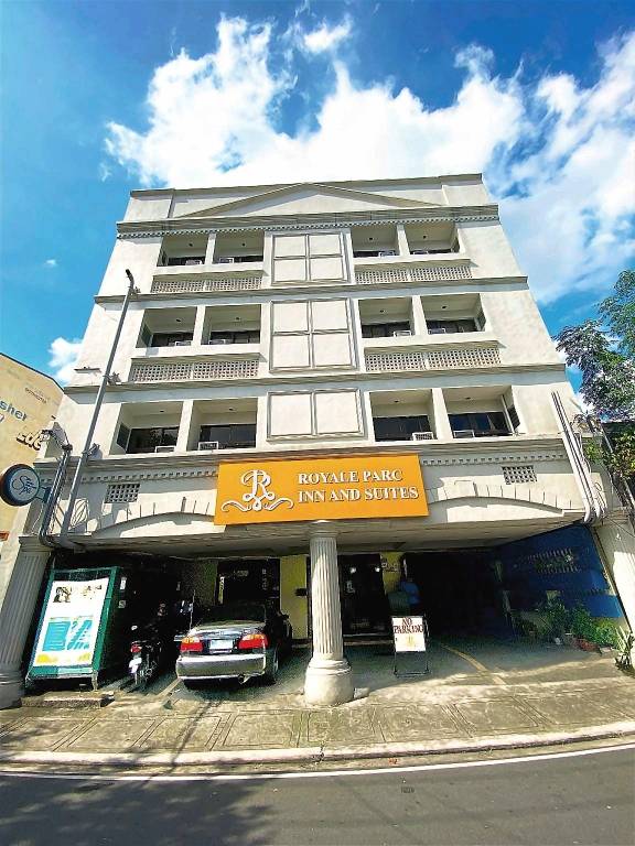 Royale Parc Inn & Suites Annapolis Cubao