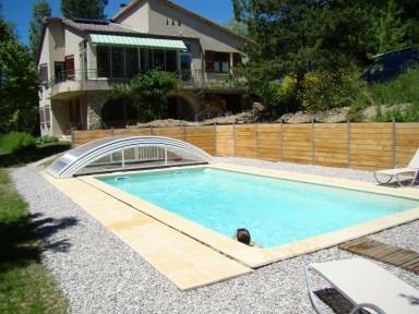 Appartement de vacances fonctionnel doté d'une piscine commune, située dans le Diois, au cœur de la réserve naturelle du Vercors