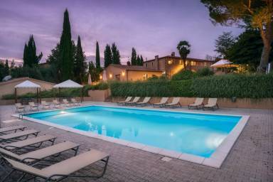 Casa a Petrignano Del Lago con idromassaggio, piscina e sauna