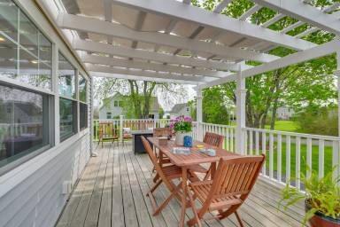 Rockland Home w/ Deck 5 Mins to Historic Downtown!