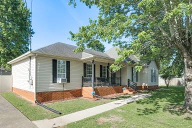 Murfreesboro Family Home w/ Pool & Backyard!