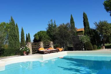 Charmante Ferienwohnung in Pomarance mit Pool