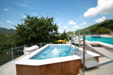 Wohnung in Piobbico mit Grill, Pool & Whirlpool