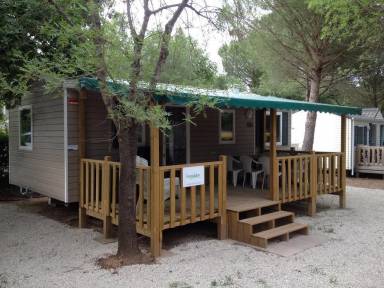 Ein Mobilheim an der Cote d'Azur auf einem Campingplatz