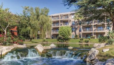 Resort in Indio with Terrace & Pool