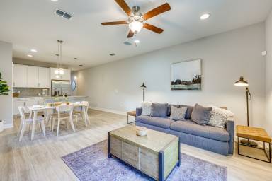 Pet-Friendly Townhome, 1 Mi to Southbank Riverwalk