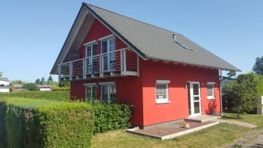 Modernes Ferienhaus in Mönkebude mit Garten, Grill und Terrasse