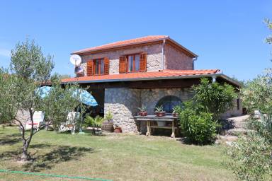 Schönes Ferienhaus in Dobrinj mit Eigenem Garten
