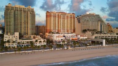 Resort in Central Beach with Terrace, Pool & Whirlpool