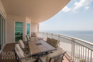 Beautiful 3 Bedroom / 2 Bathroom Penthouse Overlooking the Gulf LT1-1305