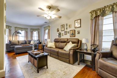 Cozy Springfield Vacation Rental Near Downtown