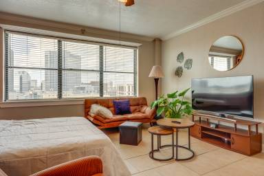 Downtown Jacksonville Studio w/ City Views!