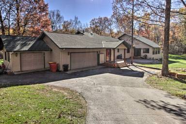 Cabin w/ Fire Pit & Movie Room, 1 Mi to Lake