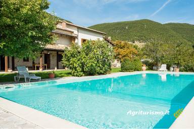 Ferienwohnung in Macchia mit Grill & Pool