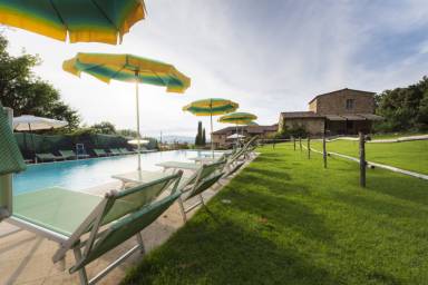 Appartement in Colle Di Val D\'elsa mit Grill & Pool