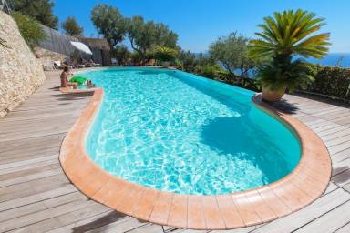 Ferienwohnung in Finale Ligure mit Terrasse, gemeinsamem Pool und Grill