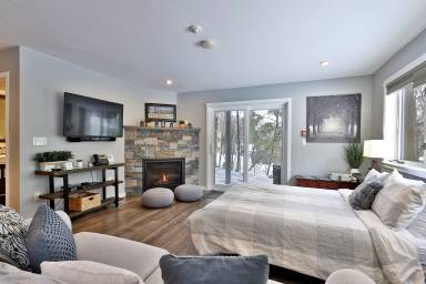 Skiers Suite: 2RM/2BA Renovated Condo on the Bus Route w/ Pool. Discounted Lift Tickets 332