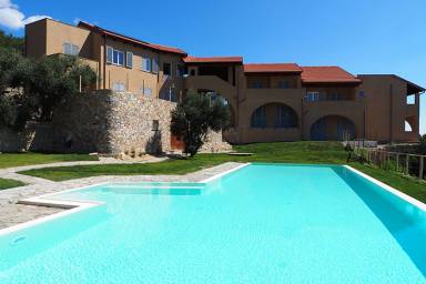Charmante Wohnung in Pietra Ligure mit Pool