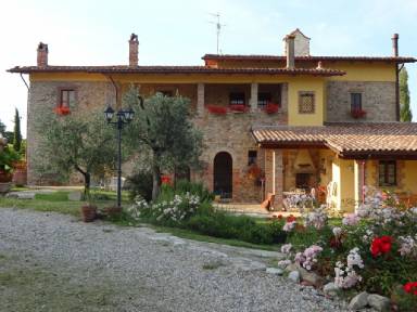 Schöne Wohnung in Monte Santa Maria Tiberina mit Grill & Pool