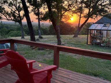 Hilltop Cottage Sunset Views @ The Farm on a Hill