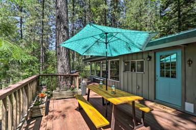 Loch Lomond Cabin w/ Hot Tub, Near Wineries!