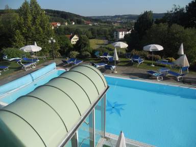 Sonniges Ferienhaus in Wagerberg mit Terrasse, gemeinsamem Pool und Garten