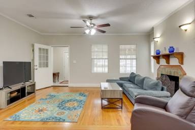 Jacksonville Vacation Rental  7 Mi to Downtown!