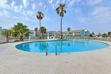 Bright Key Allegro Condo w/ Community Outdoor Pool