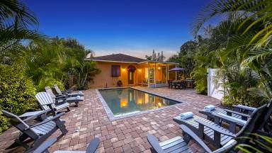 Luna Flores Pet Friendly Home in Sarasota w/ 2 Private Heated Pools & Screened-In Porches