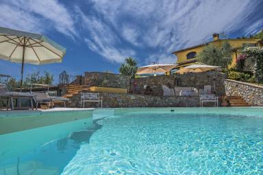 Ferienhaus in Serravalle Pistoiese mit Großem Pool