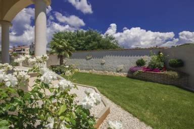Ferienhaus in Rojci mit Grill, Garten und Terrasse und Meerblick