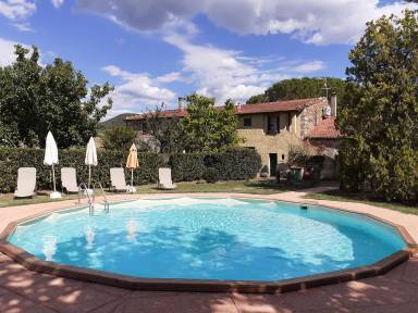 Große Wohnung in Castellina Marittima mit Privatem Pool