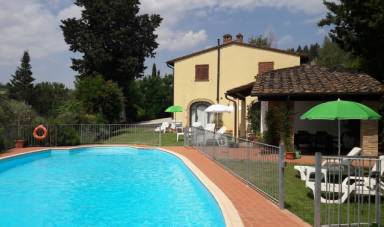 Appartement in Gambassi Terme mit Grill & Pool