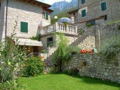 Appartement in Brenzone Sul Garda mit Grill, Garten und Terrasse und Seeblick