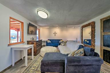 Chic Studio w/ Grill - 25 Mins to Taos Ski Valley!