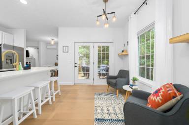  Gorogeous Chic 2BDR Renovated Home near Downtown, Sleeps 6